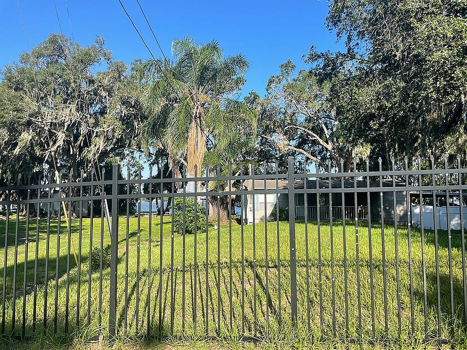 2nd image of 1581 Windsor Dr