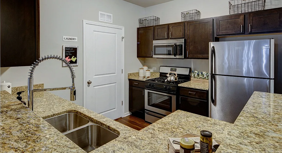 Algonquin Square Apartment Homes — Photo 1