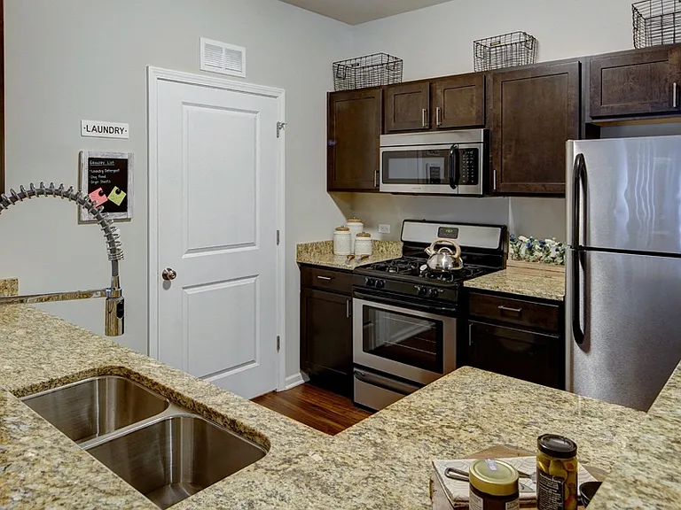 Algonquin Square Apartment Homes — Photo 1