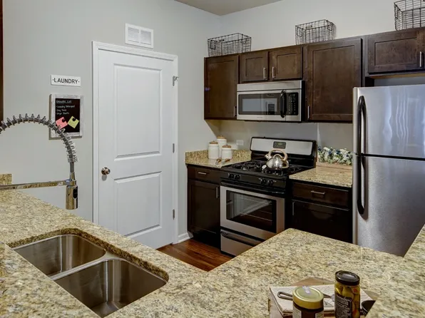 Algonquin Square Apartment Homes