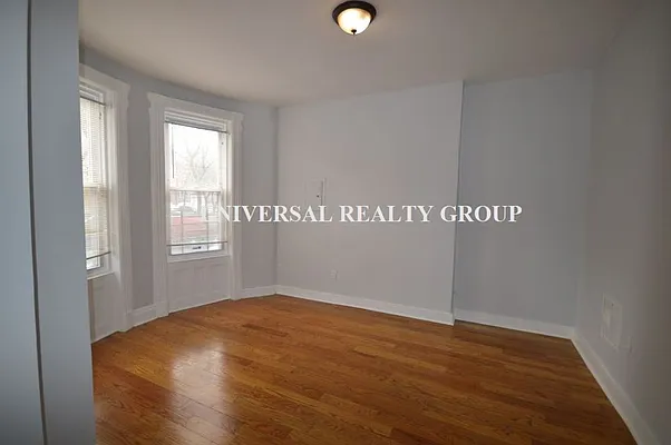 Rented by Universal Realty Group | media 6