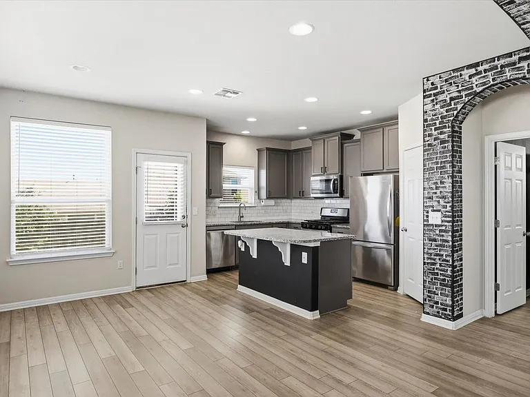 6400 Mary Lewis Dr — Photo 10