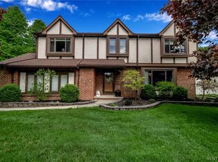 53 Oakridge Dr, Williamsville, NY 14221