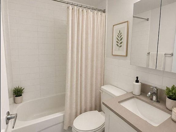5th image of 103 Avenue Rd #611