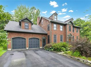 6 Carriage Trl, Barrington, RI 02806