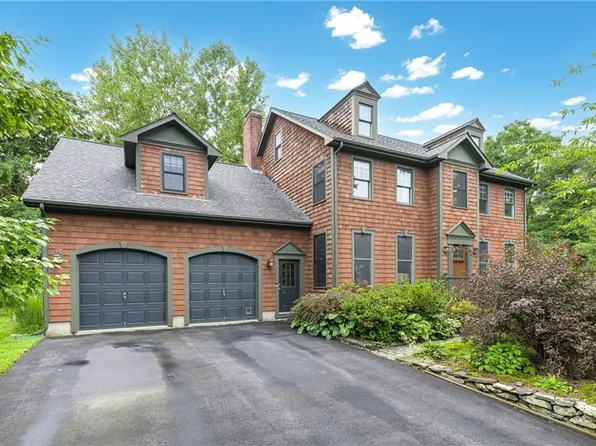 6 Carriage Trl, Barrington, RI 02806
