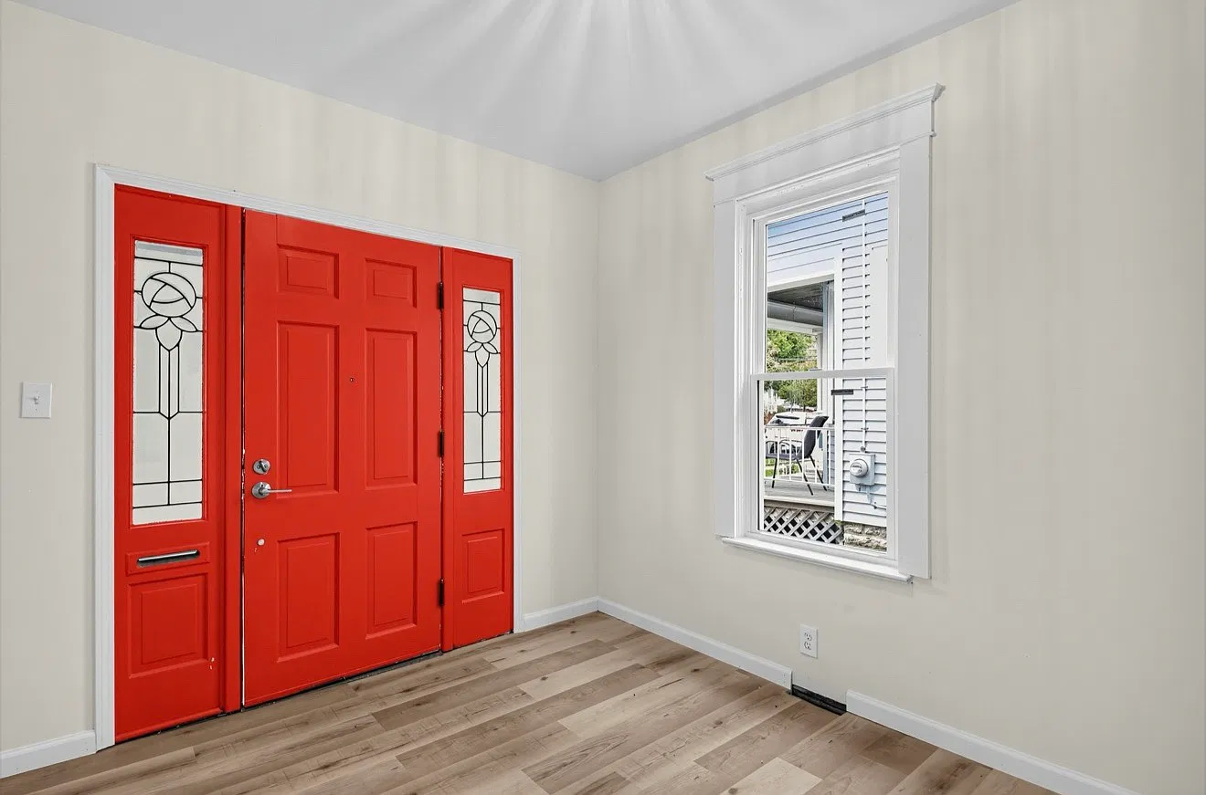5 bed, 1882 sqft, $3,300 — Photo 2