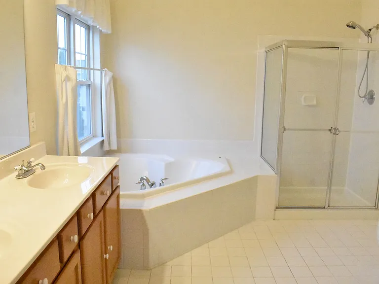 1310 Walker Dr — Photo 37
