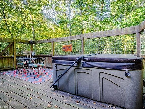 2nd image of 32 Fireside Ln