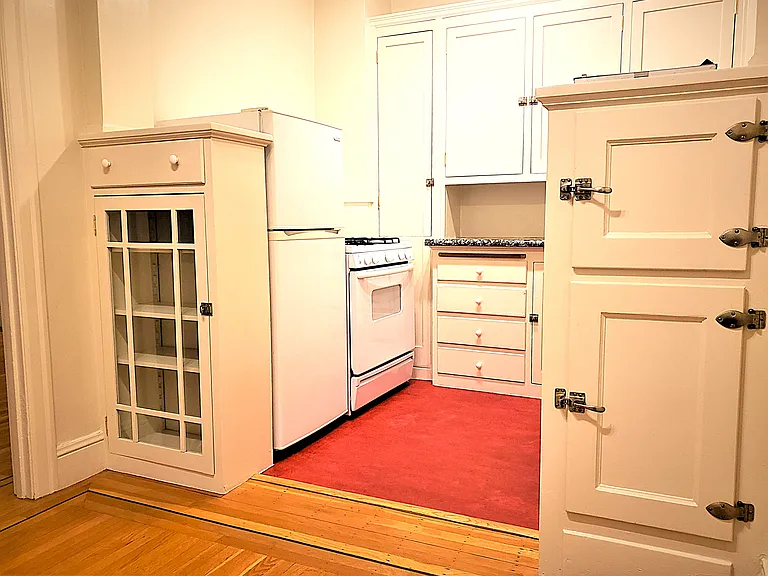 1401 Grove St #6 — Photo 10