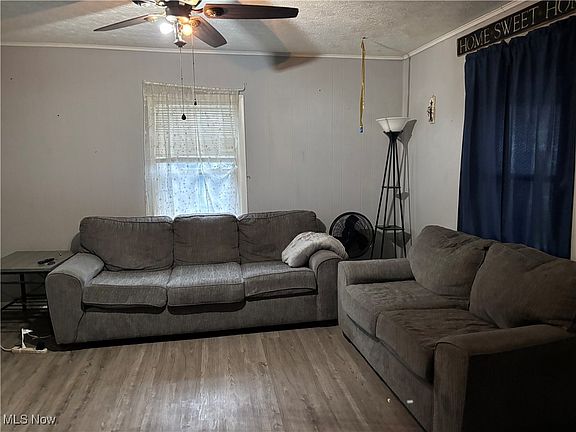 5th image of 842 Arch St