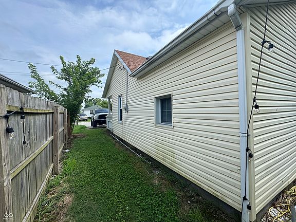 4th image of 207 W 4th St