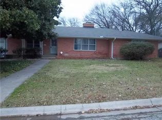 902 Stanley St, Denton, TX 76201