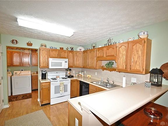 5th image of 4031 Twin Lakes Cir