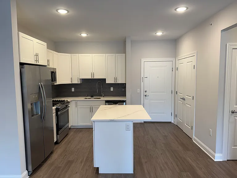 40 Park Ave #301 — Photo 1