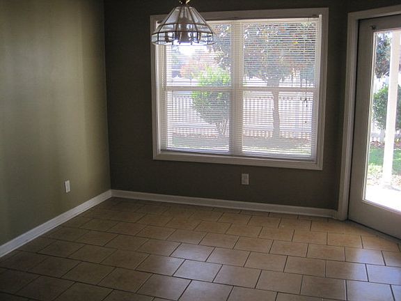 5th image of 312 Stonemill Dr