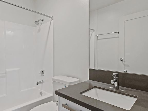 4th image of 810 Crenshaw Blvd APT 14