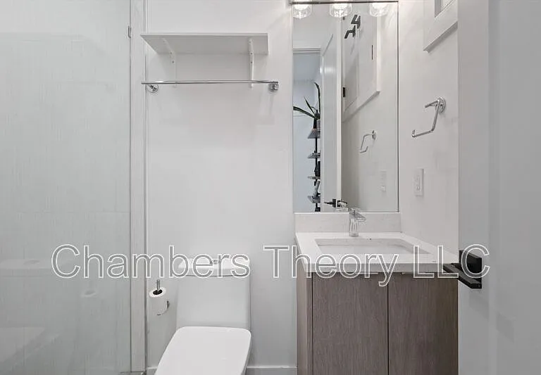 4 R St NW #5 — Photo 16