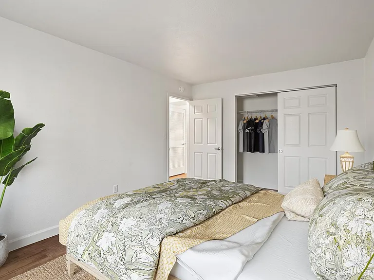 Green Door Apartments — Photo 109