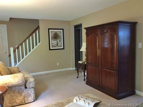 4th image of 22 Beechwood Trl