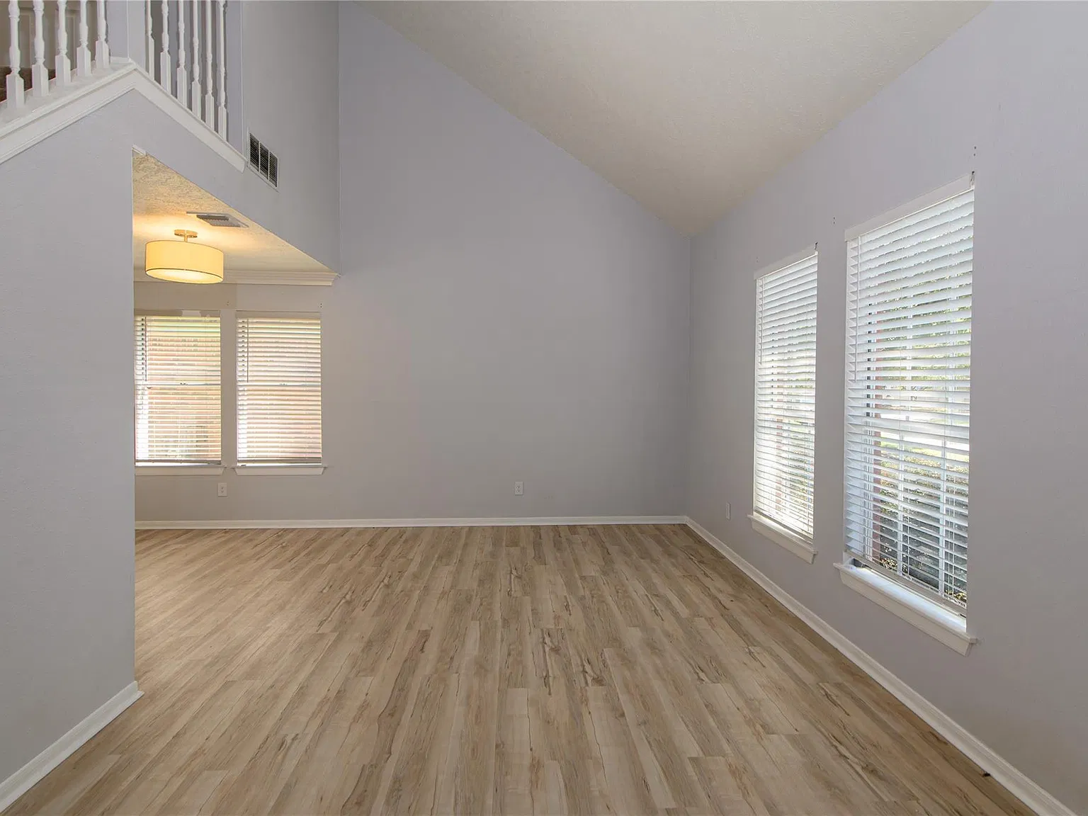 3 bed, 2.5 bath, 2160 sqft, $2,400 — Photo 3