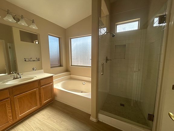 5th image of 308 S Oakland