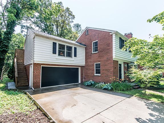 3rd image of 1575 Woodland Dr