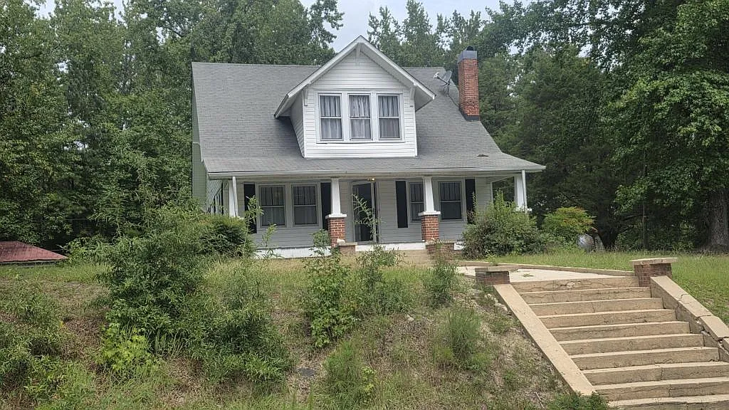 439 Lake View Rd — Photo 1