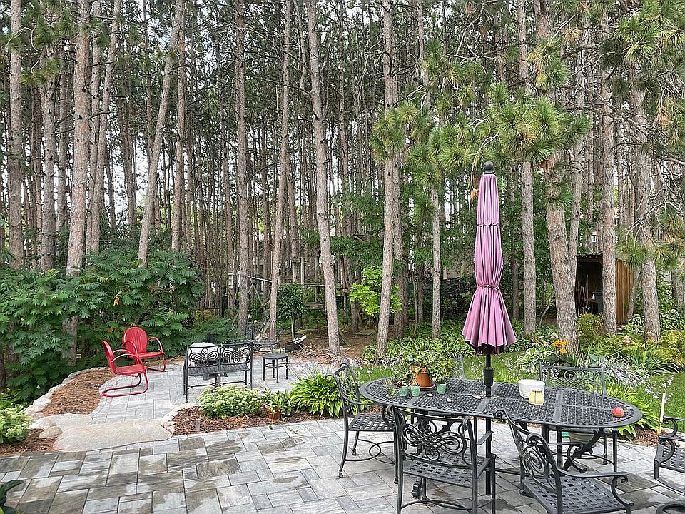 2nd image of 9744 Woodridge Dr