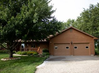 14895 Lake Crossing Rd, Wamego, KS 66547