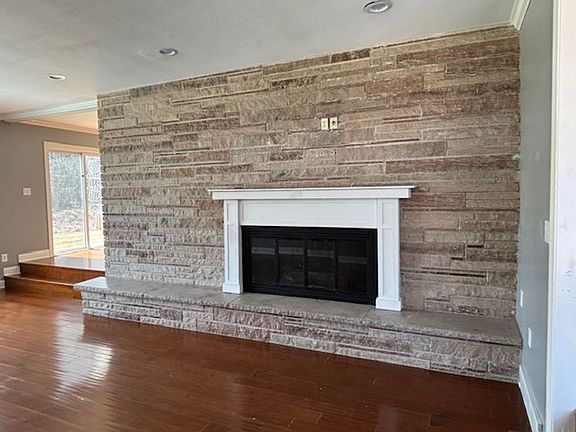 5th image of 400 Spring St