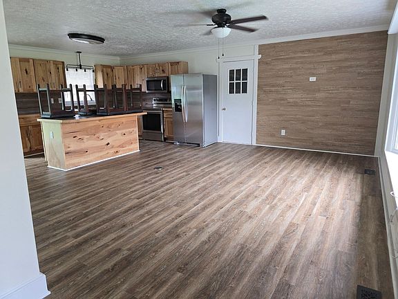 3rd image of 4801 Fellows Ct