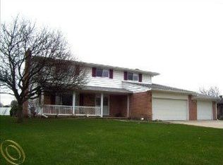 5230 Kimberly Dr, Grand Blanc, MI 48439