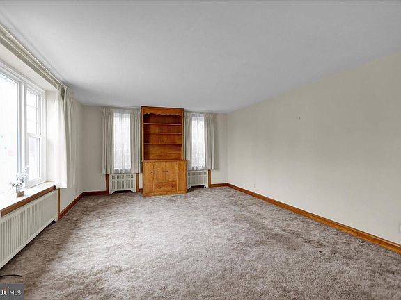 4th image of 200 W Arch St