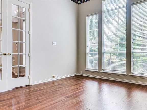 4th image of 1455 Clubhill Dr