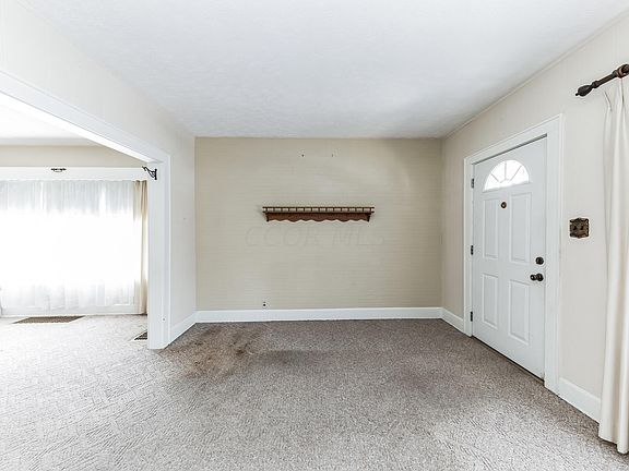 4th image of 477 Laurel St