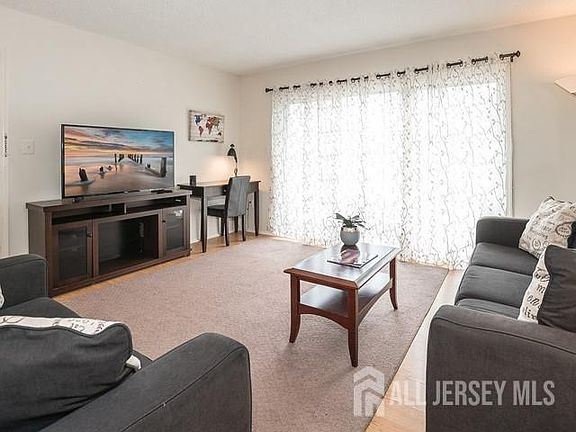 3rd image of 414 Lancaster Ct