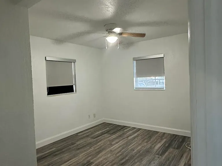 4628 SW 32nd Dr — Photo 3