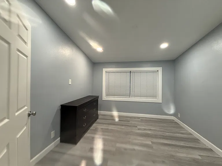 7911 Orangewood Ave — Photo 5