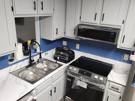 3rd image of 227 Louise Dr