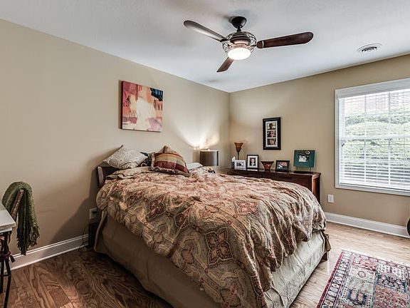 4th image of 6071 Round Hill Ln