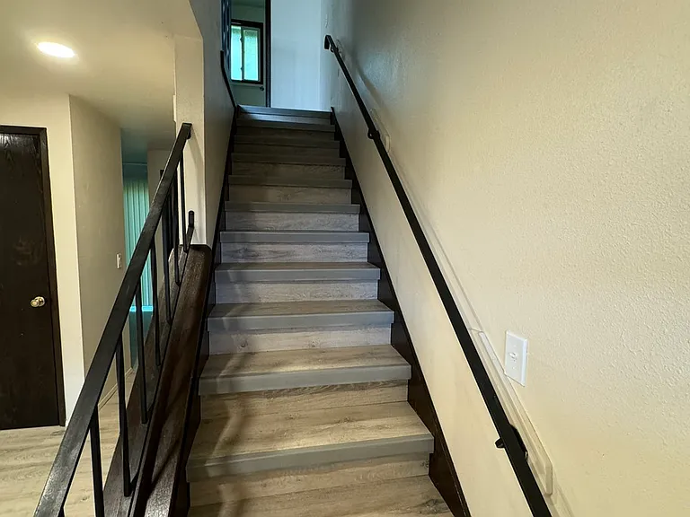 926 Crestview Ln — Photo 5