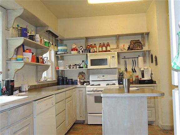 3rd image of 300 S Wickham St