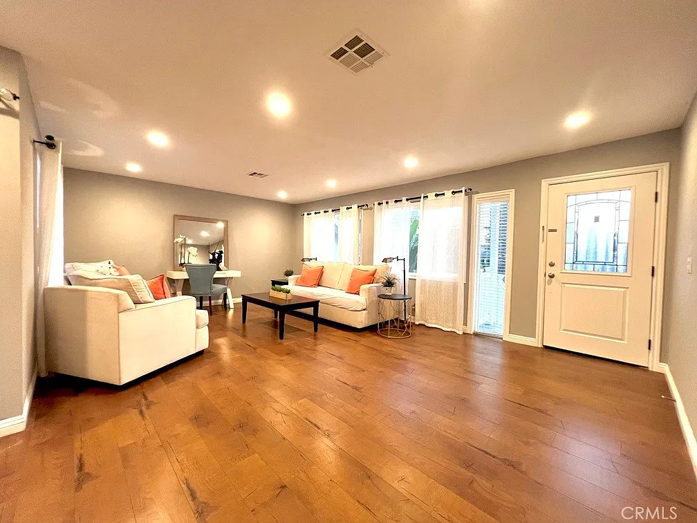 2 bed, 1340 sqft, $3,950 — Photo 3