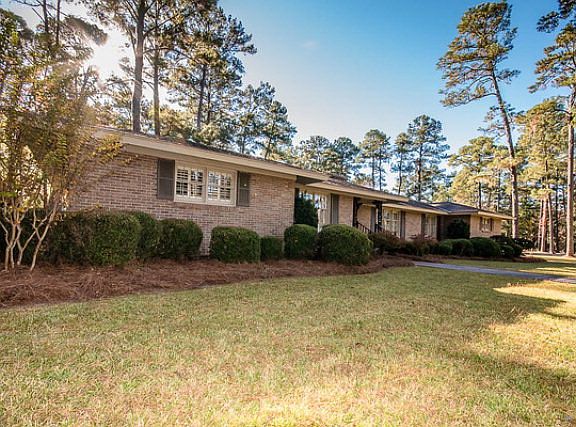 5th image of 2801 Country Club Dr