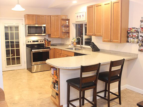 2nd image of 447 E Eliza St