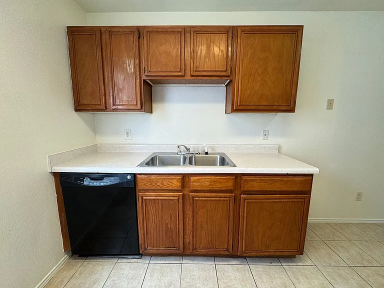 1712 Benttree Dr — Photo 9