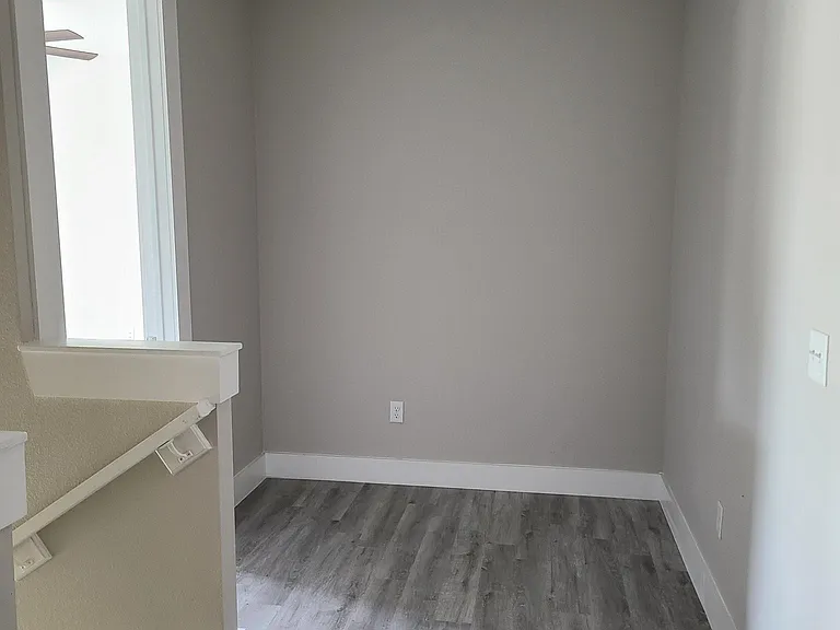 2125 W Saint Joseph St — Photo 5