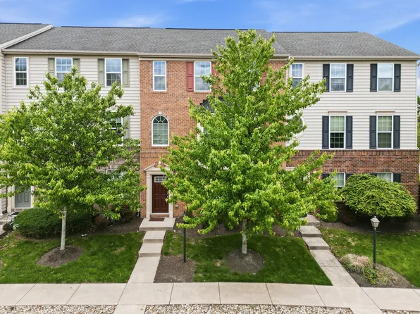 202 Pointe View Dr, Mars, PA 16046