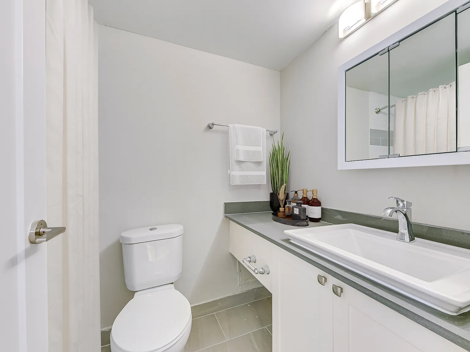 Premier Court Apartments — Photo 4